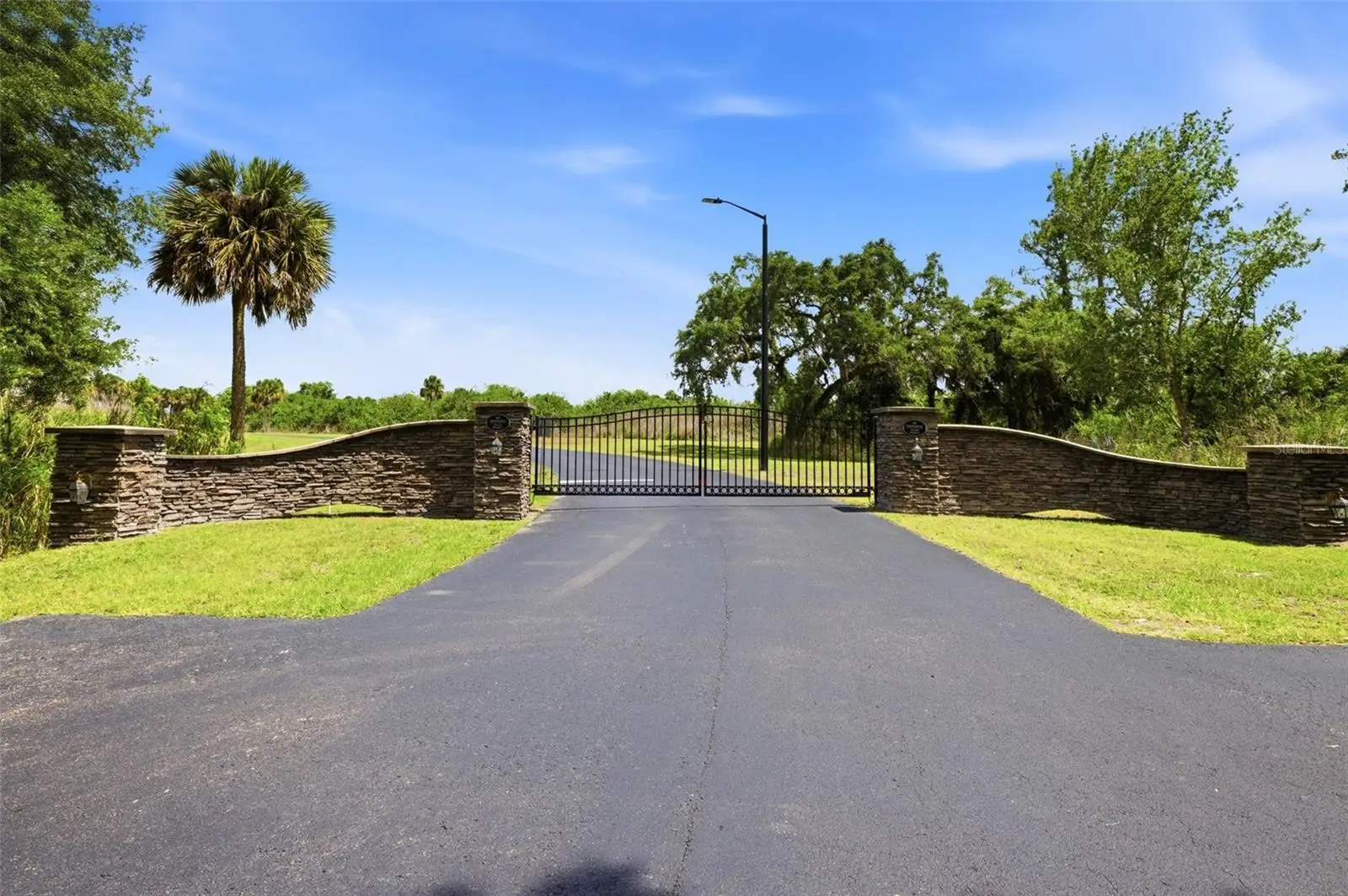 2504 Caloosa Shores Drive, FL