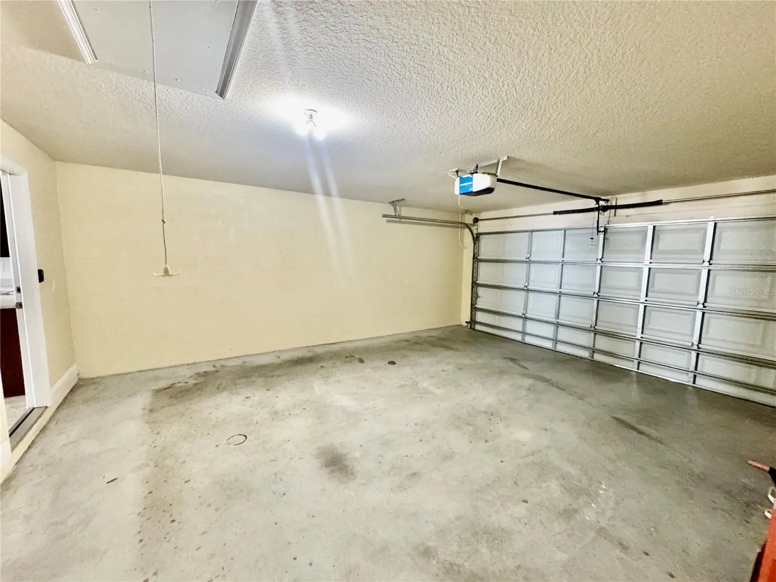 906 Chestnut Drive, FL