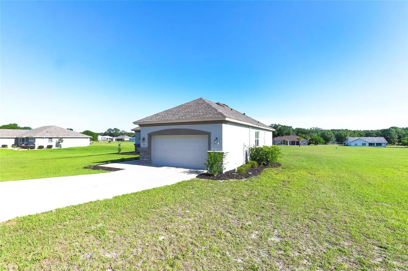 725 Charleston Court, FL
