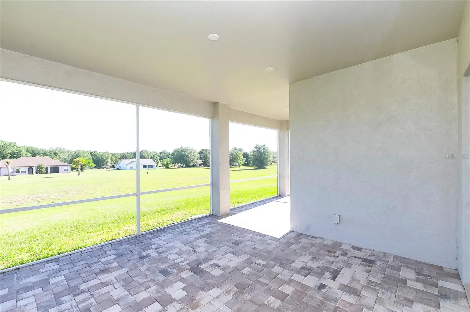 725 Charleston Court, FL