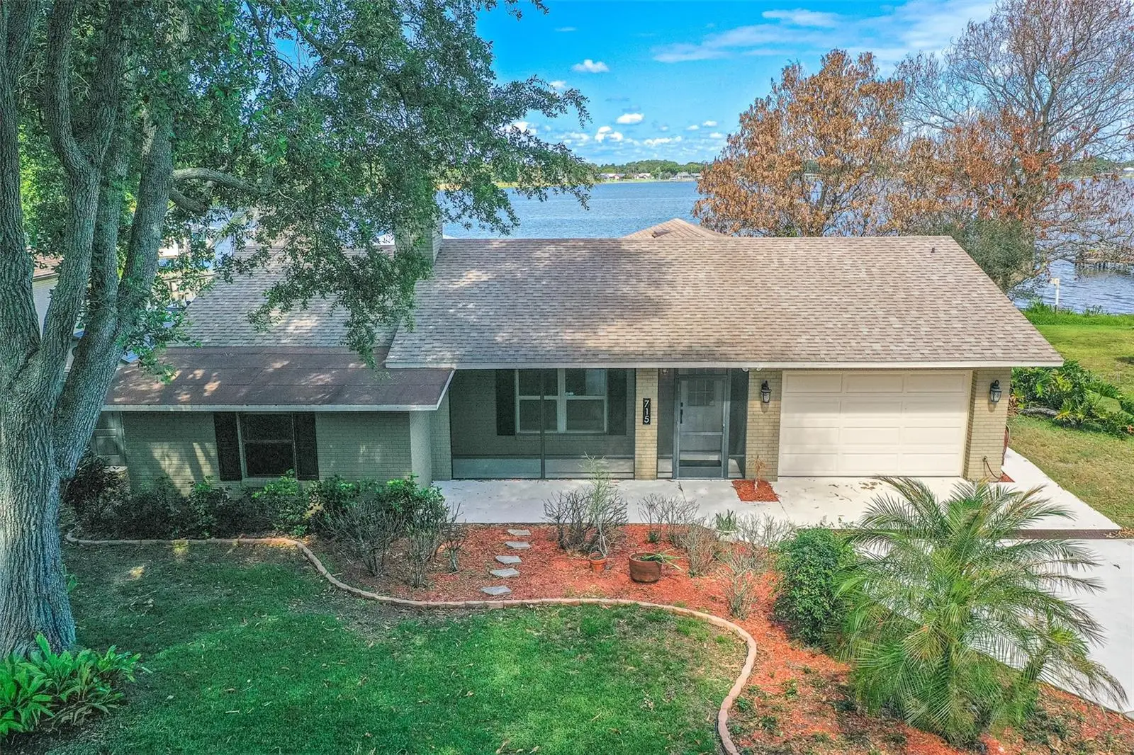 715 Lakeside Terrace, FL
