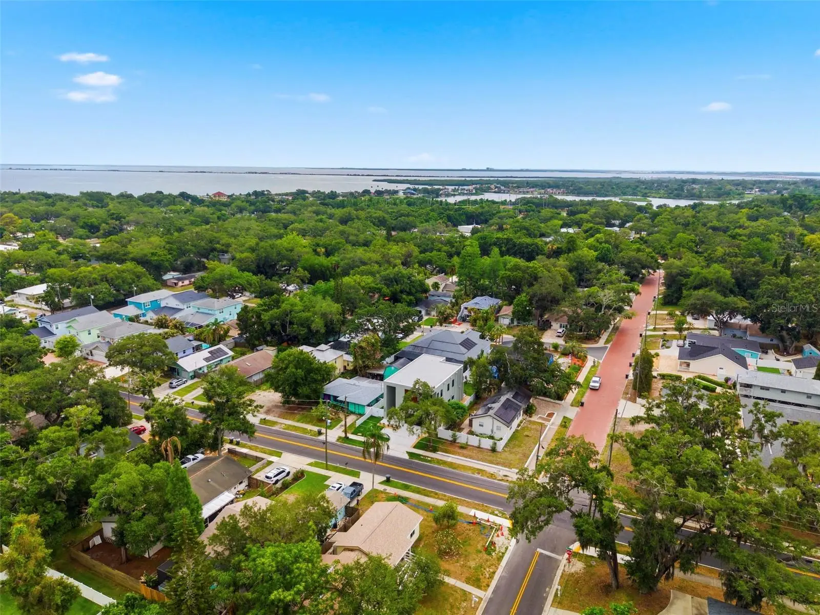 1090 Main Street, FL