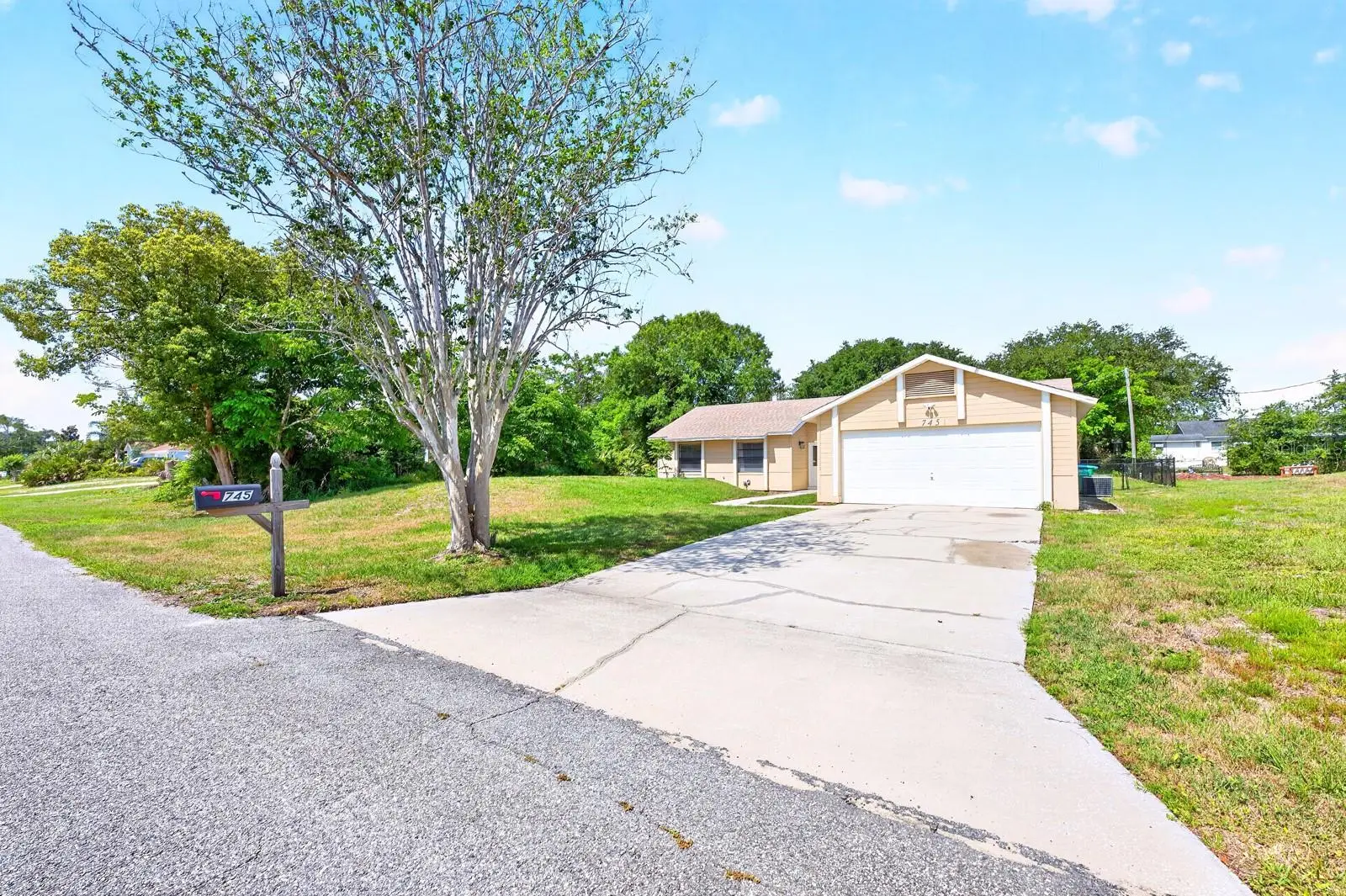 745 Mentmore Circle, FL
