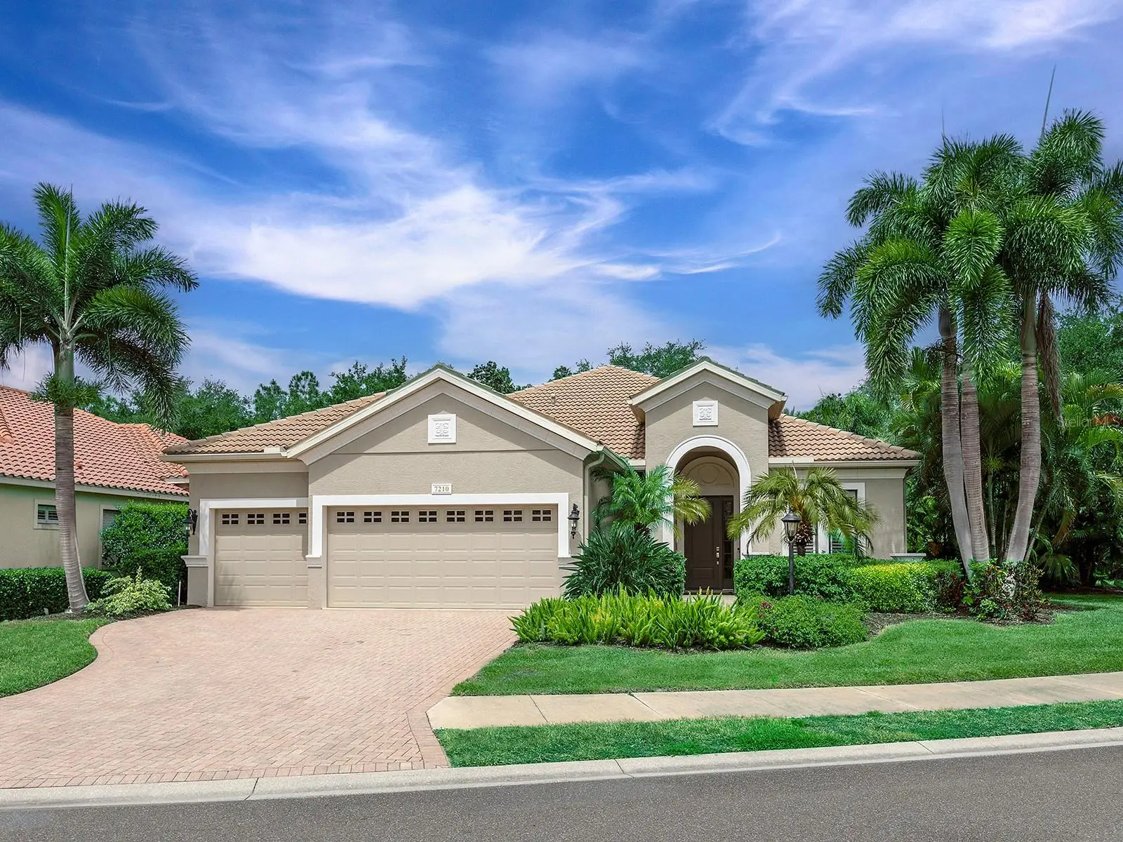 7210 Lake Forest Glen, FL