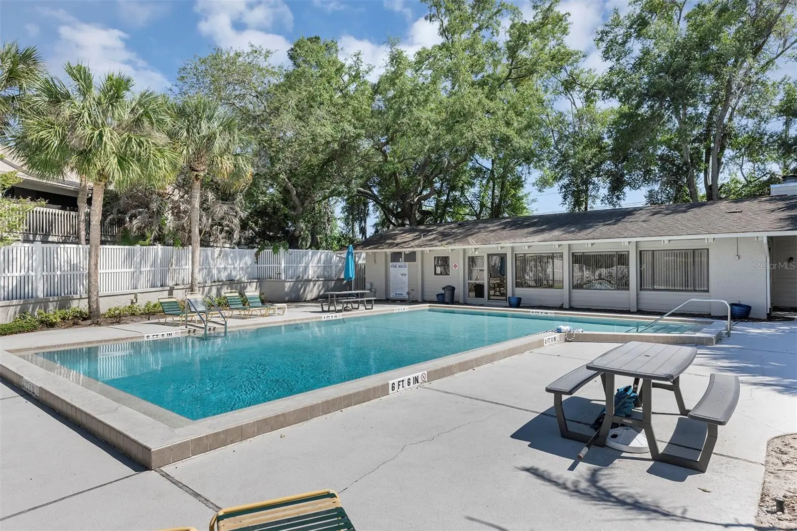 121 Crown Point Circle, FL