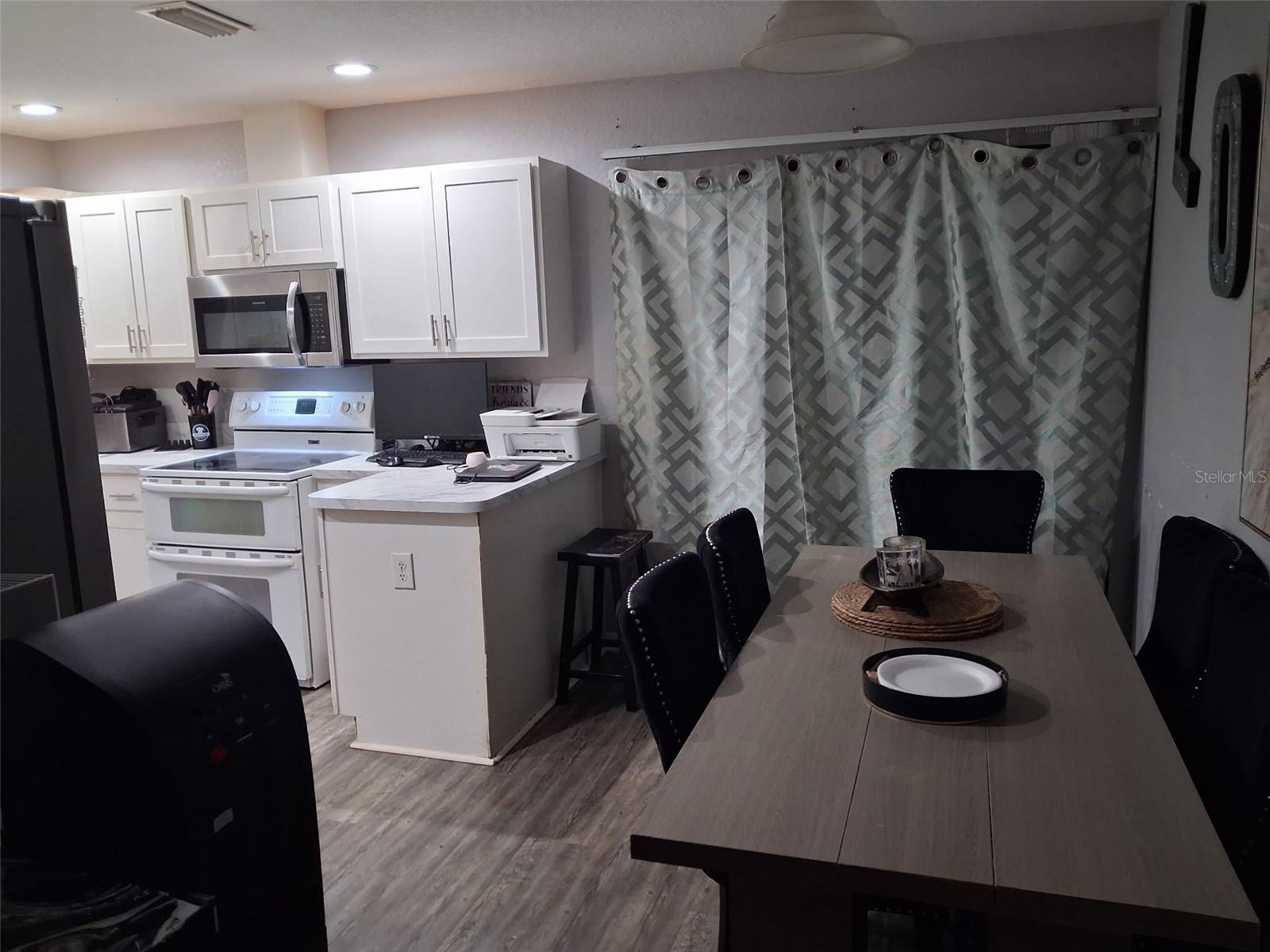 505 Holt Circle, FL