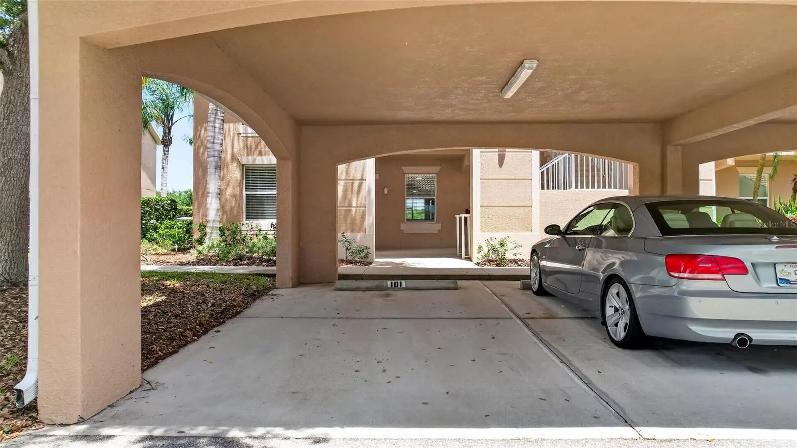 915 Fairwaycove Lane, FL