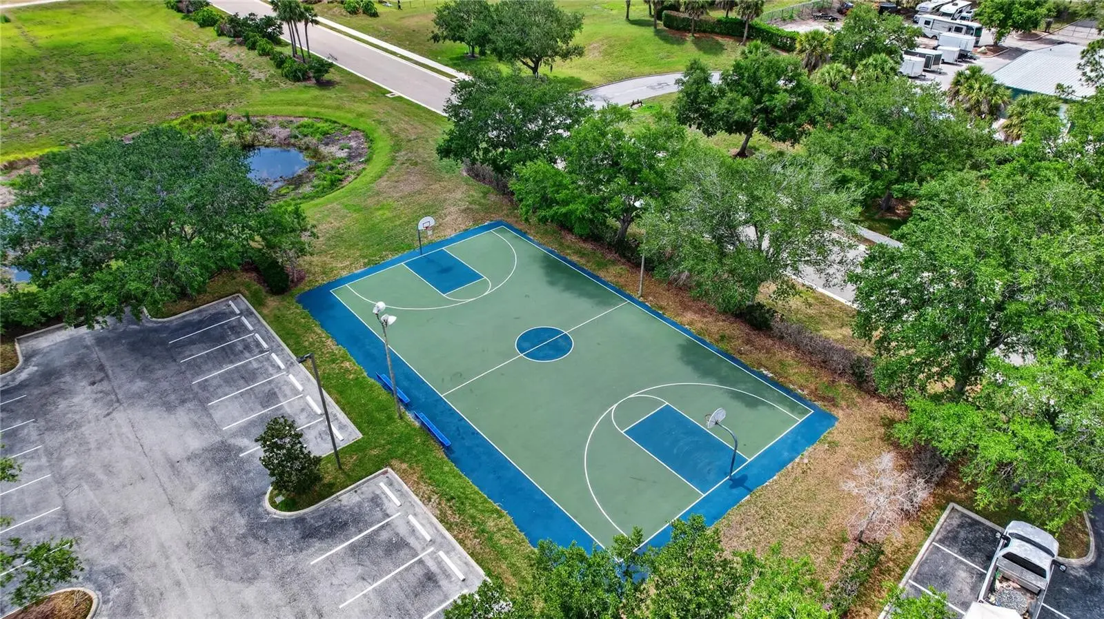 915 Fairwaycove Lane, FL
