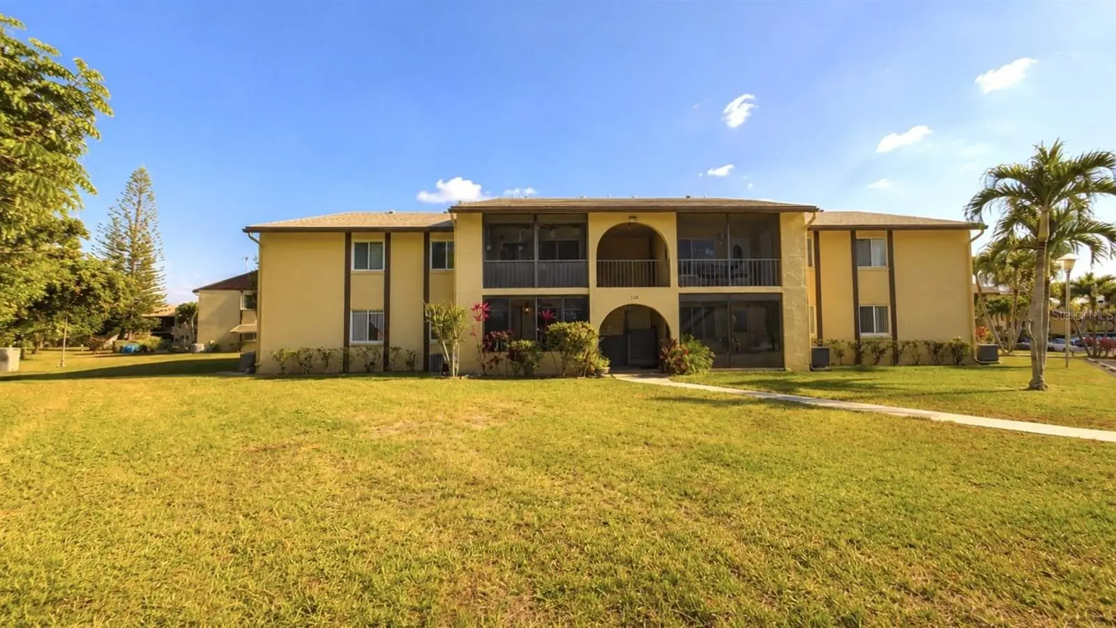 328 Pine Ridge Circle, FL