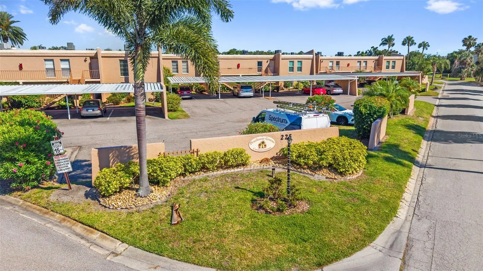 225 Country Club Drive, FL