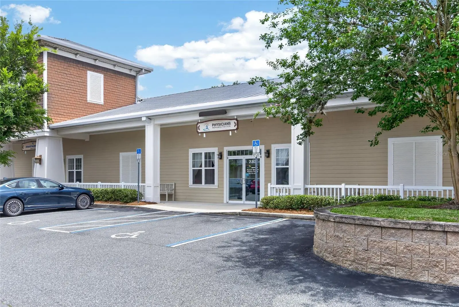733 County Road 466, FL