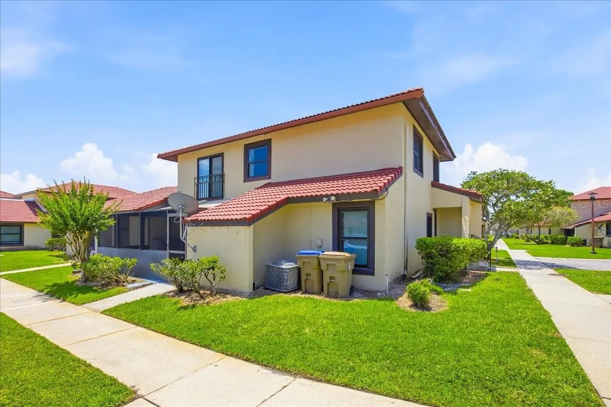 535 Hunter Circle, FL