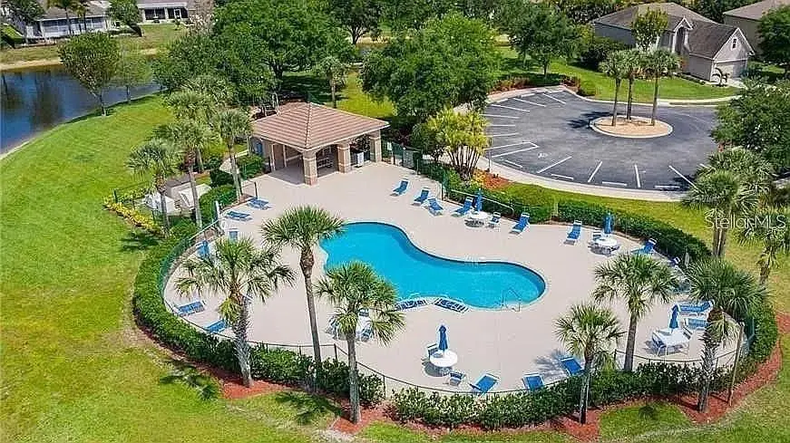 24416 Lakeview Place, FL