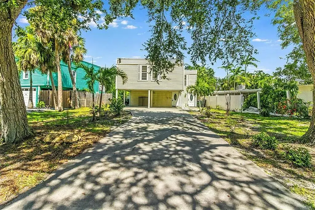 643 Calle De Peru, FL