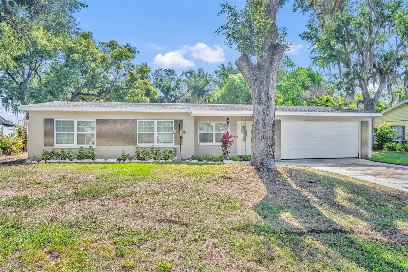 1009 Lake Bell Drive, FL