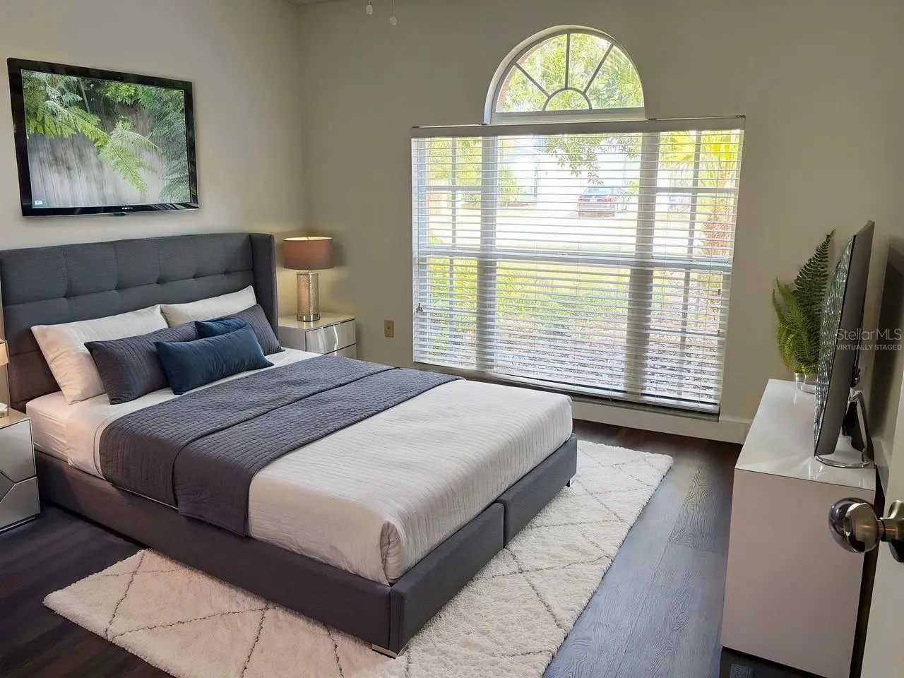 11516 Whispering Hollow Drive, FL