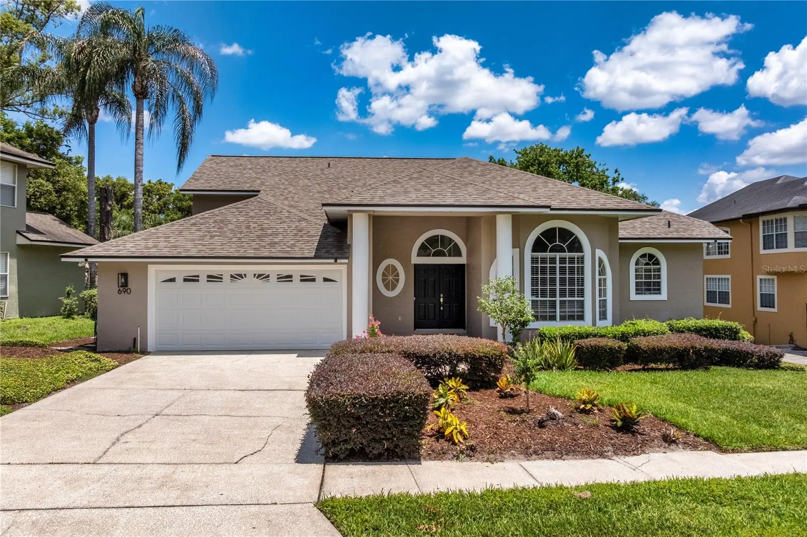 690 Oak Hollow Way, FL