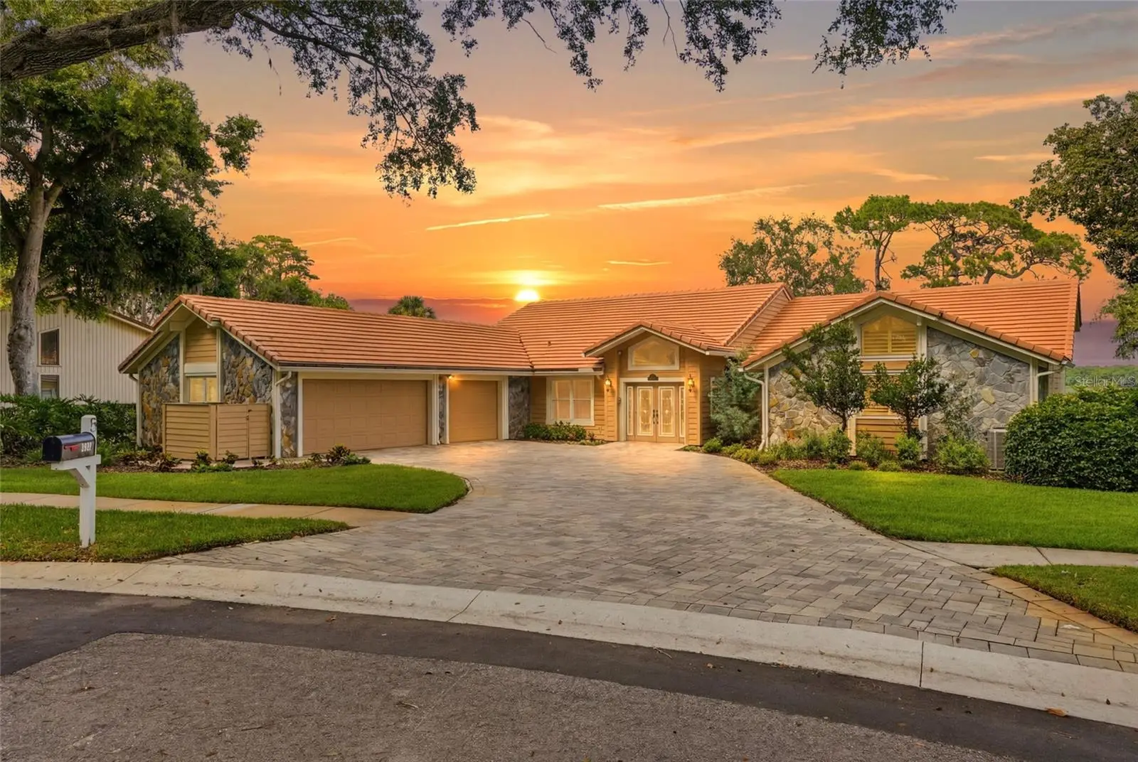 3493 Shoreline Circle, FL
