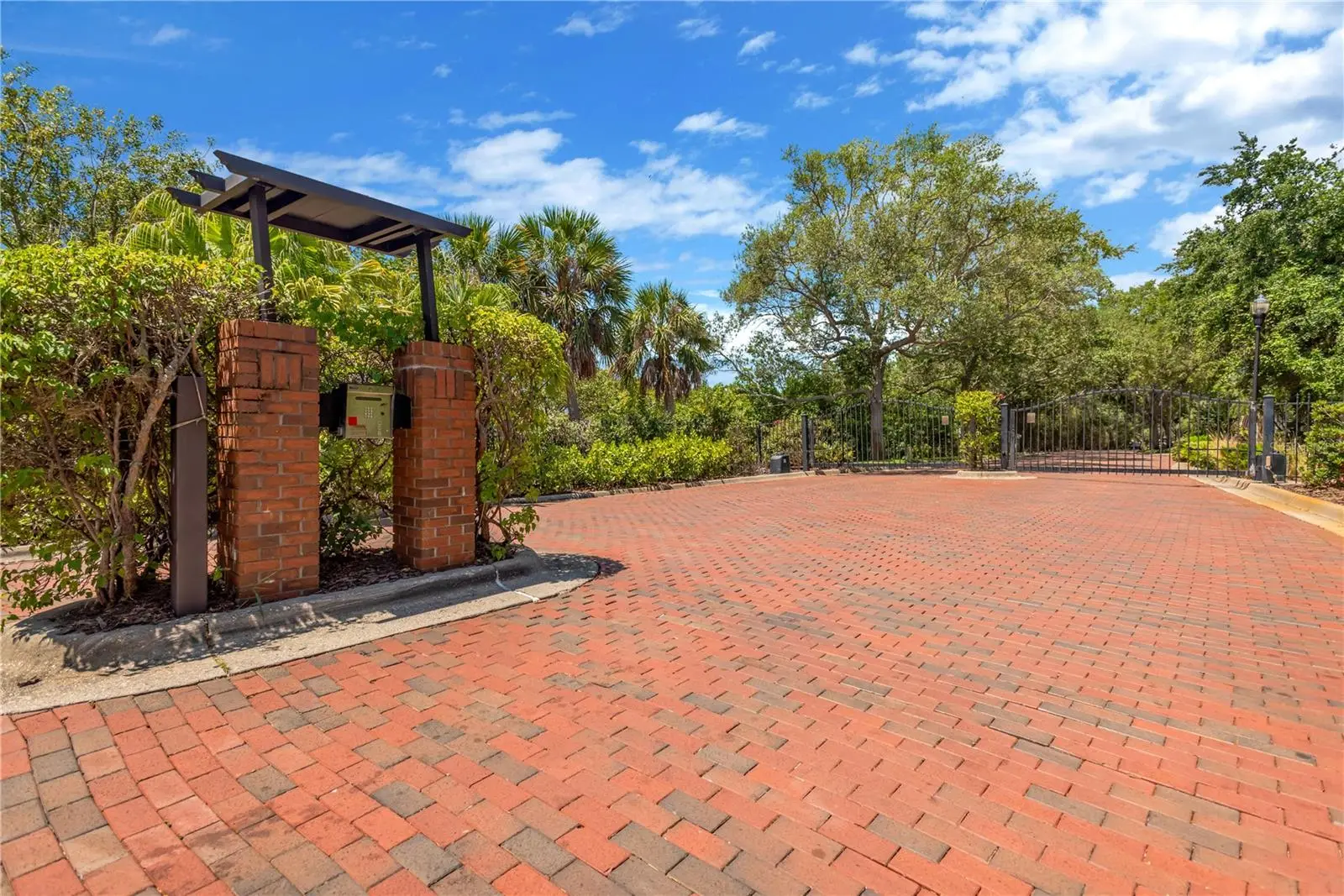 2852 Bayshore Trails Dr, FL