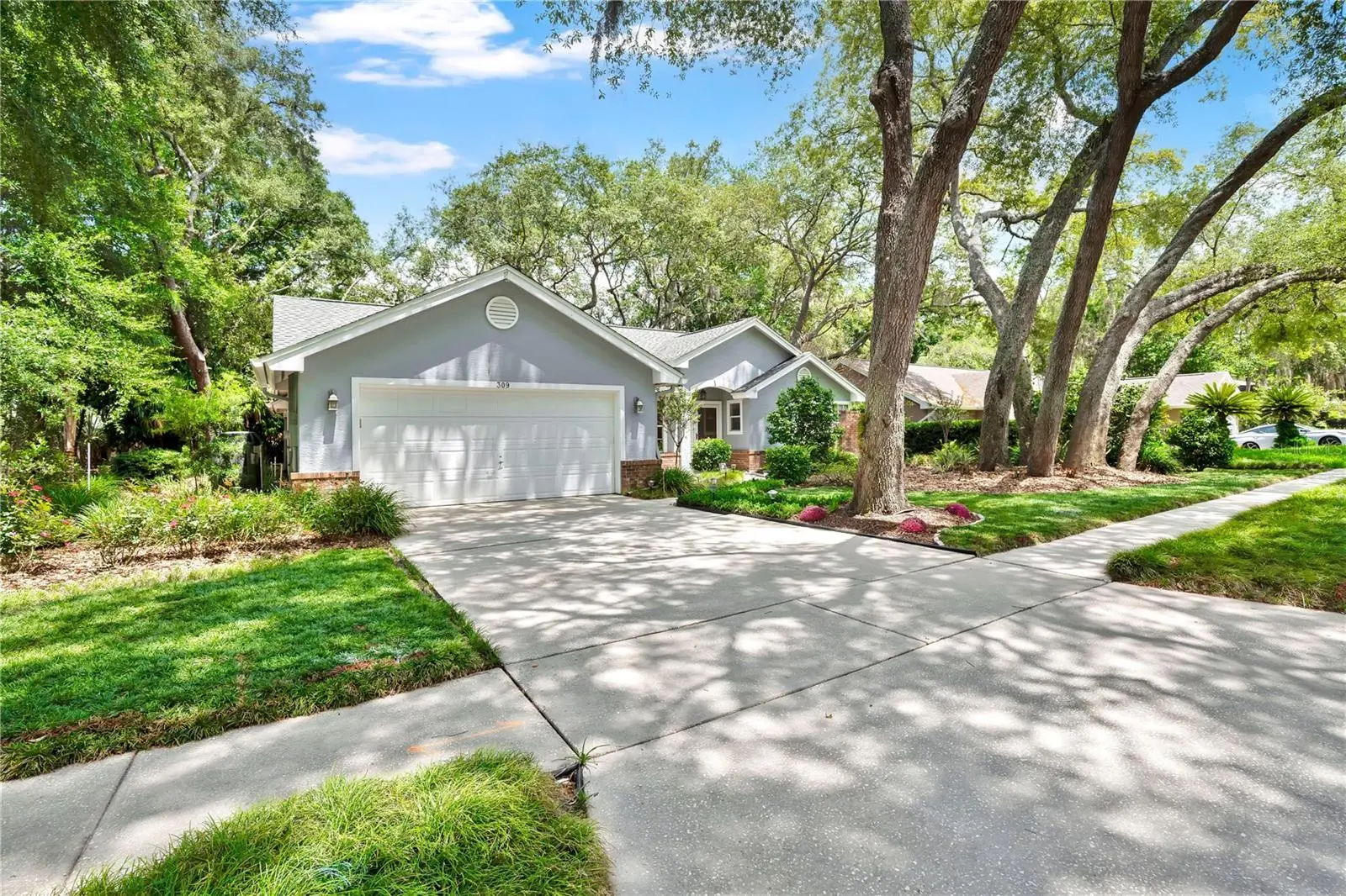 309 Oak Leaf Circle, FL