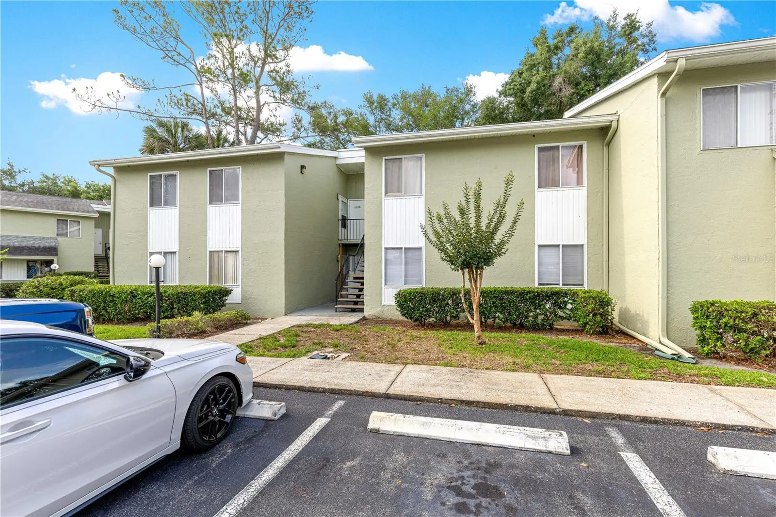 608 Fairways Circle, FL