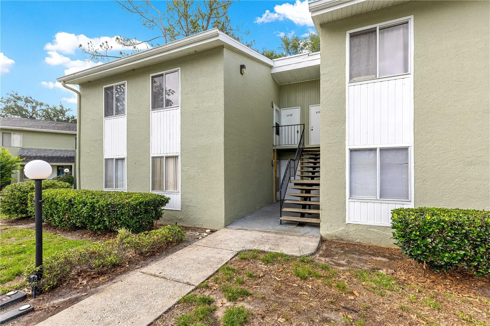 608 Fairways Circle, FL