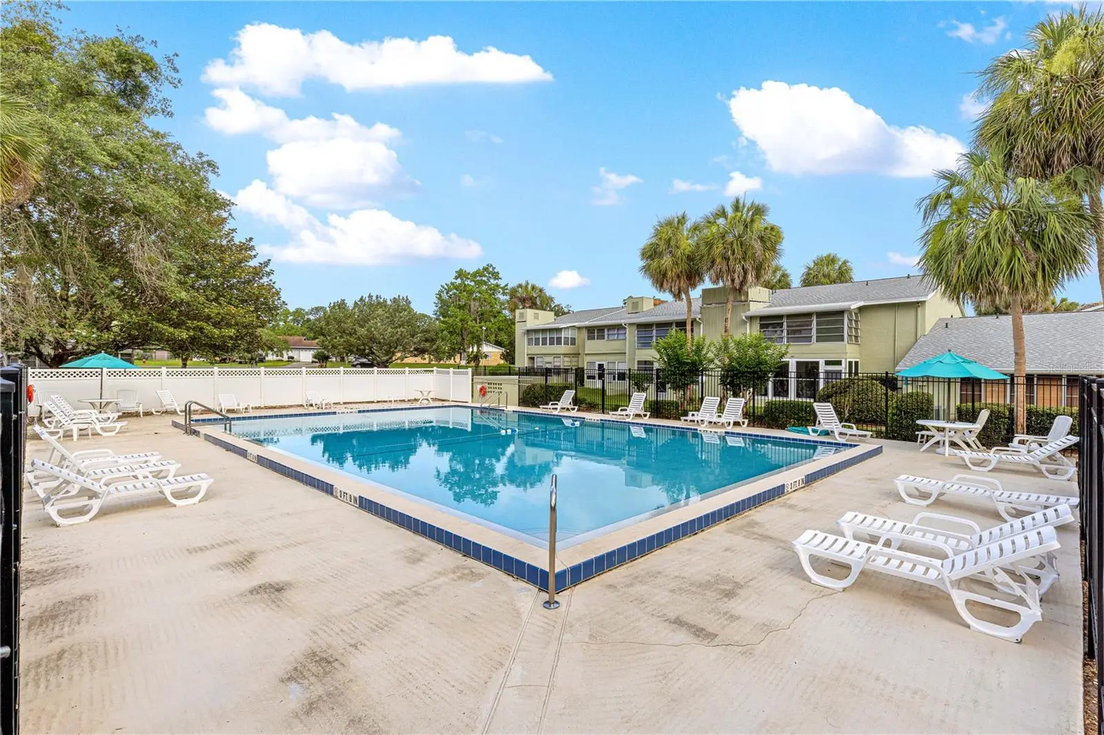 608 Fairways Circle, FL
