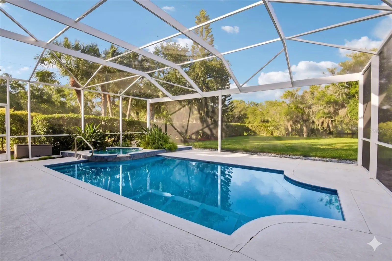 586 Kingsmill Court, FL
