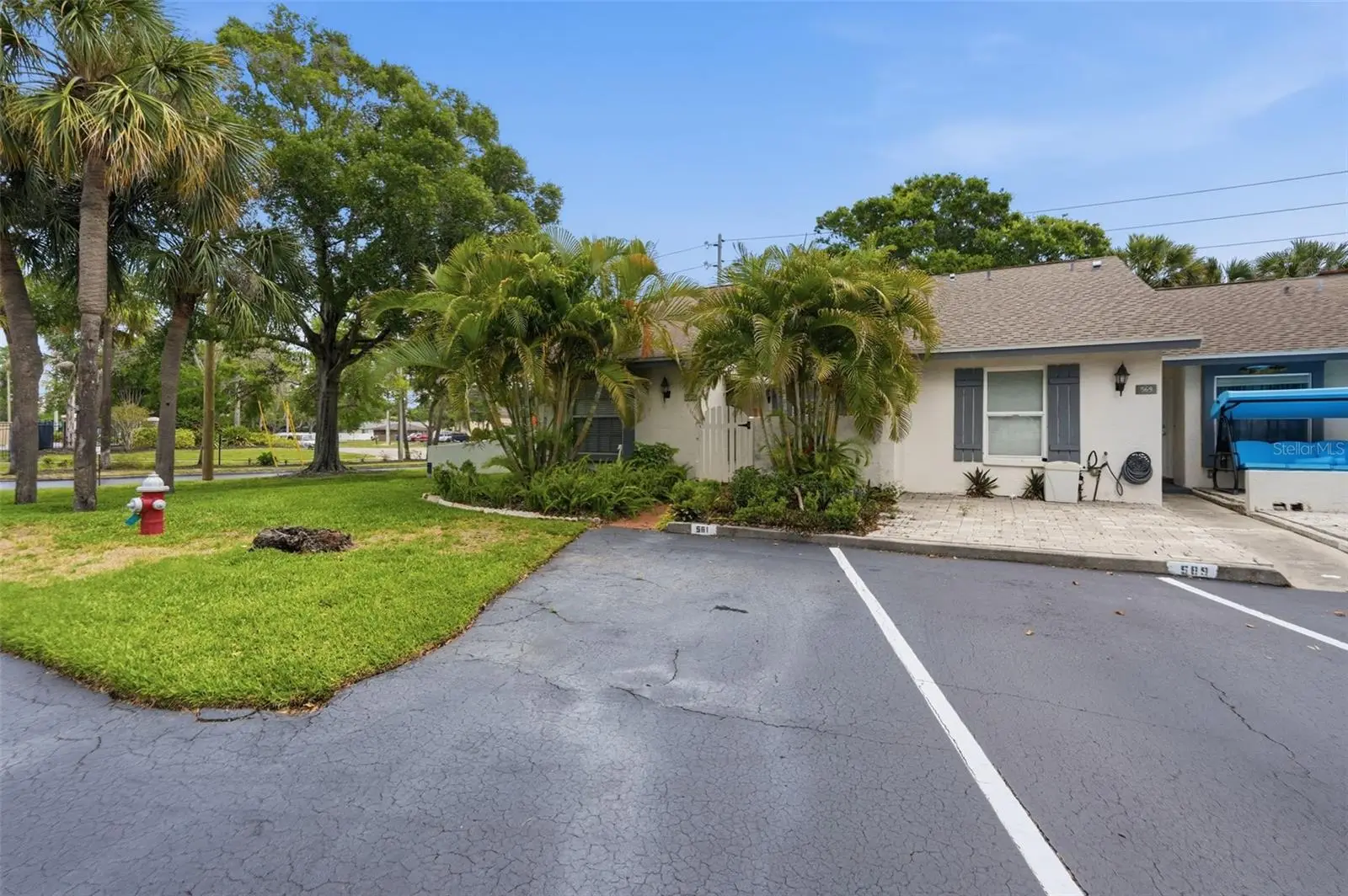 561 Laguna Vista Court, FL