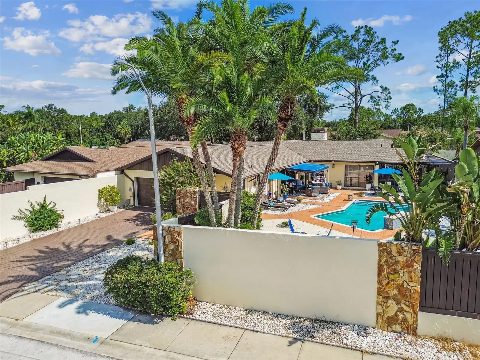 5004 Paloma Dr
