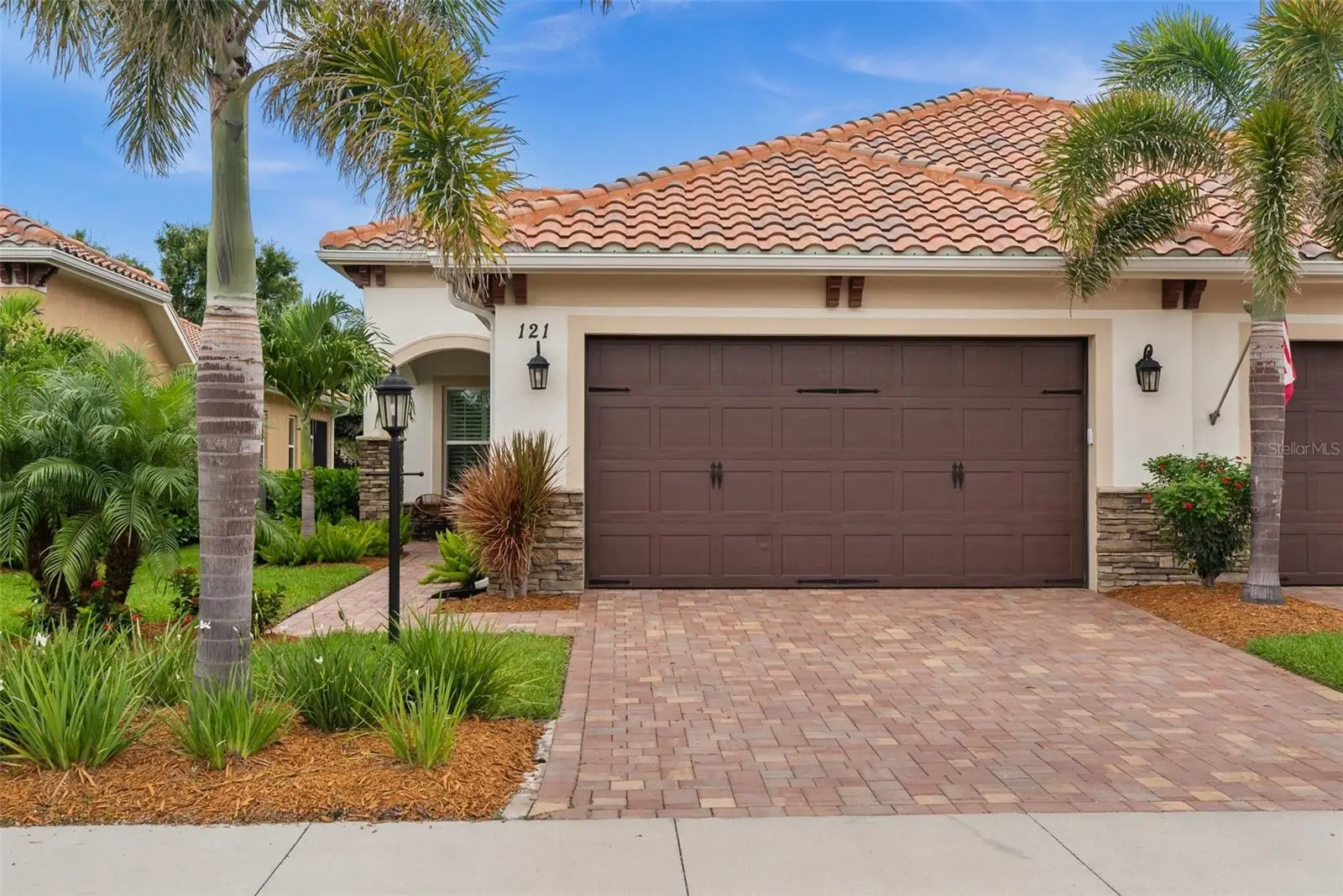 121 Colebrook Court, FL