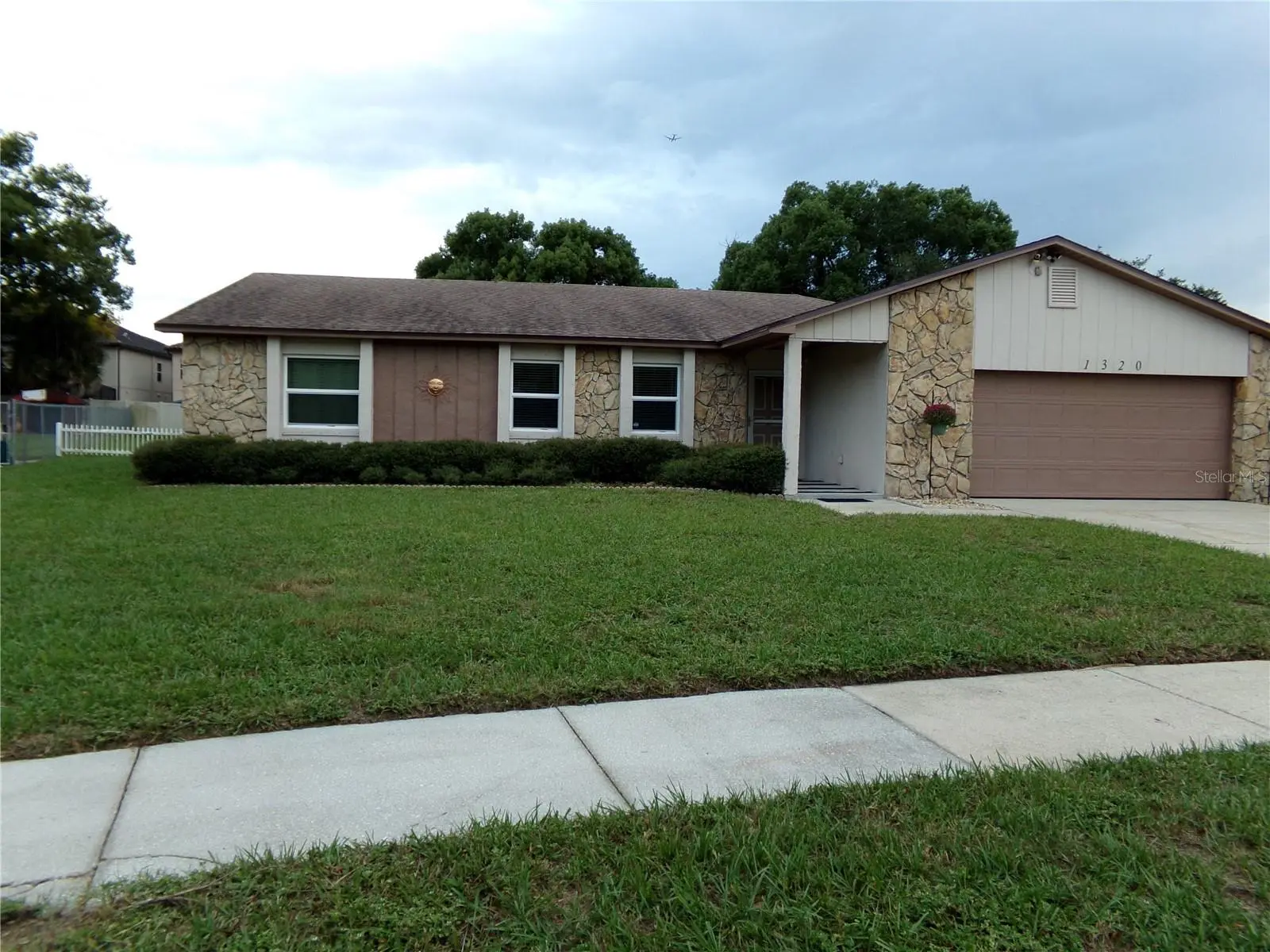 1320 Gladiolas Dr, FL