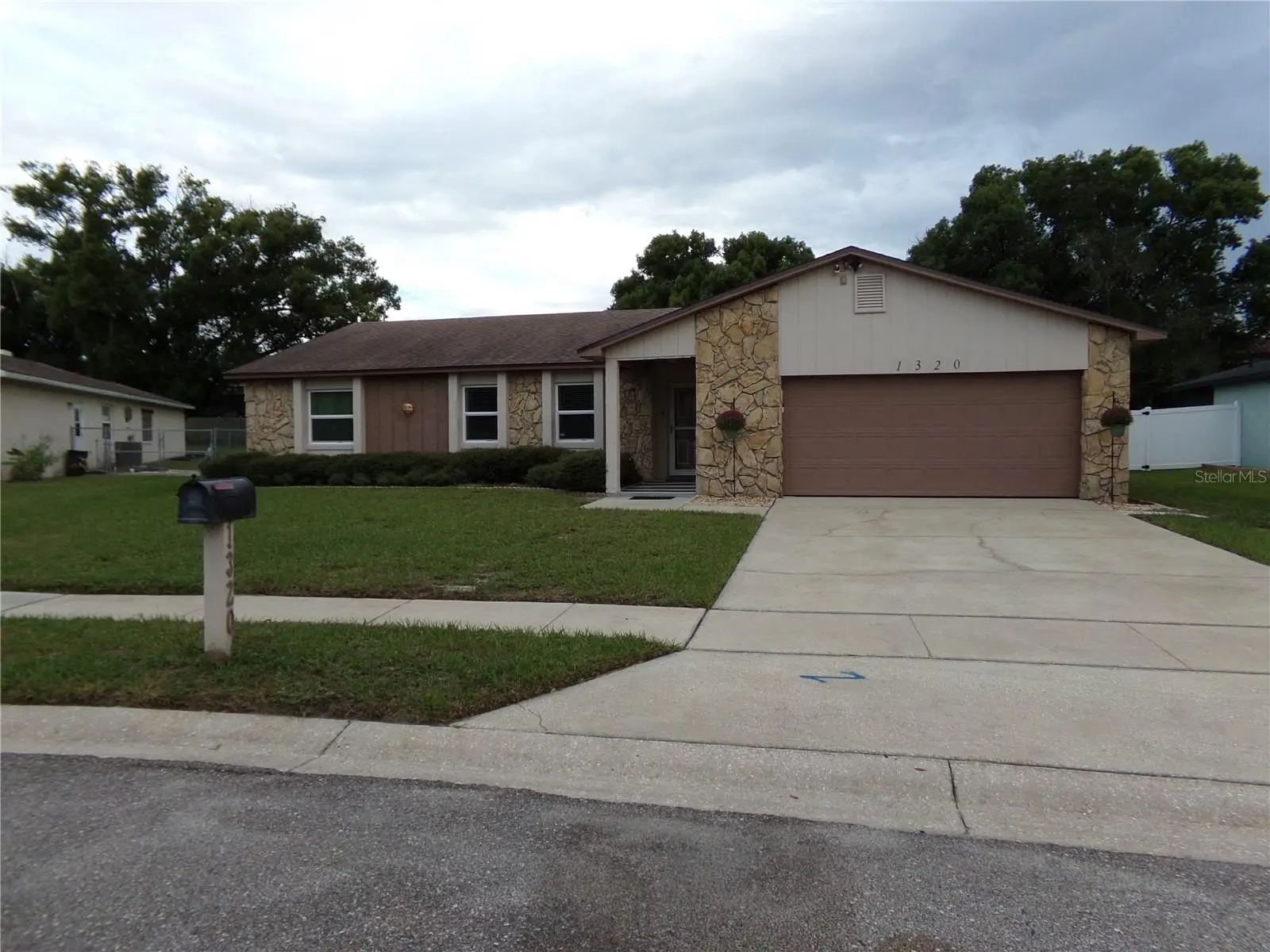 1320 Gladiolas Dr, FL