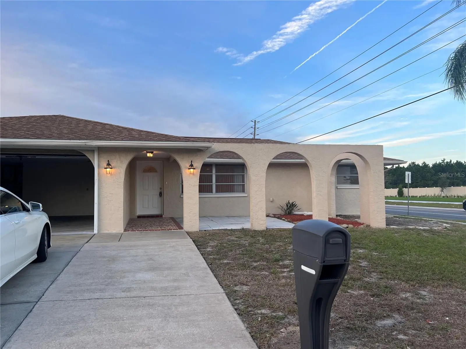 5945 Mockingbird Dr