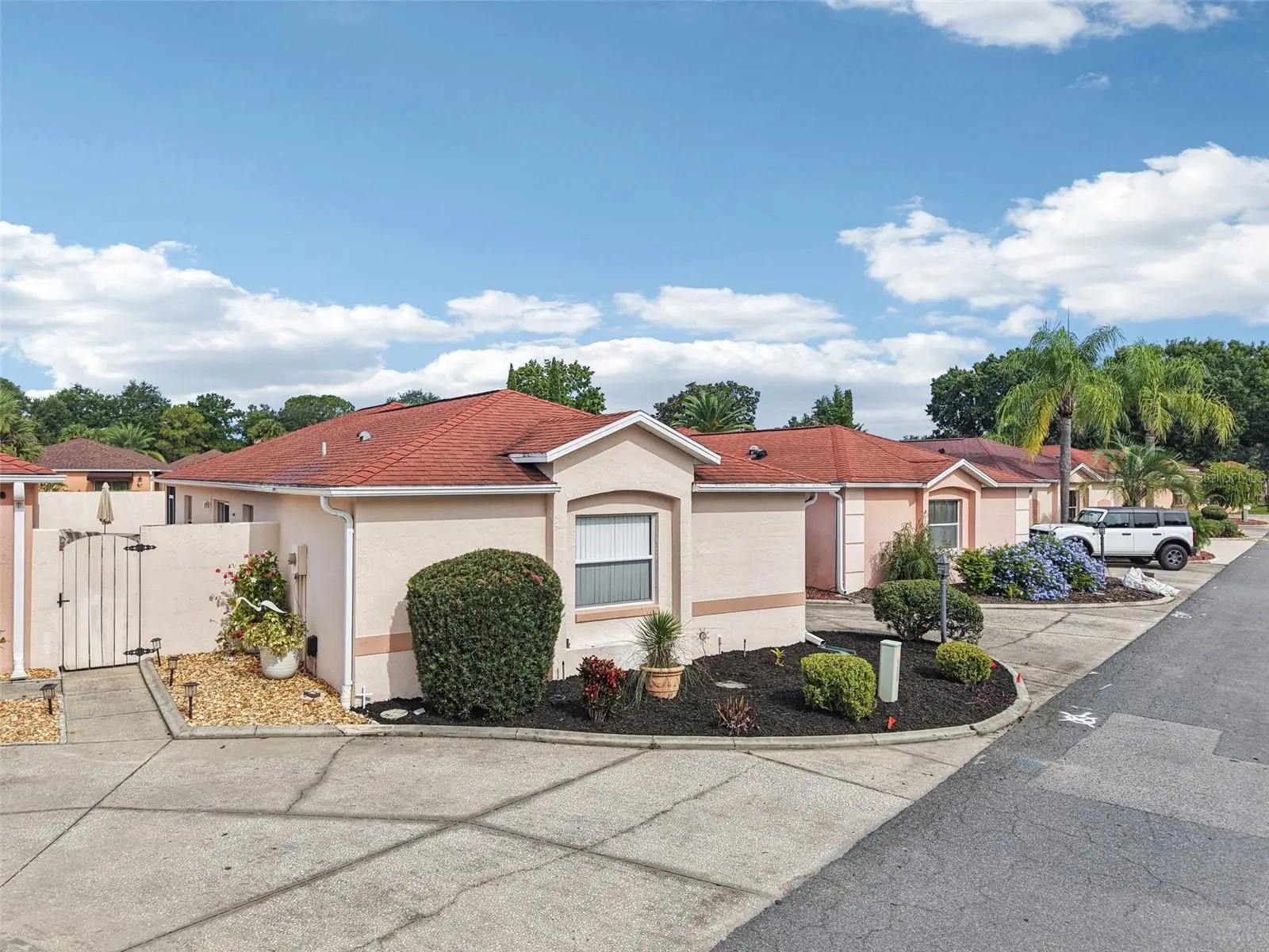 914 Mendoza Boulevard, FL