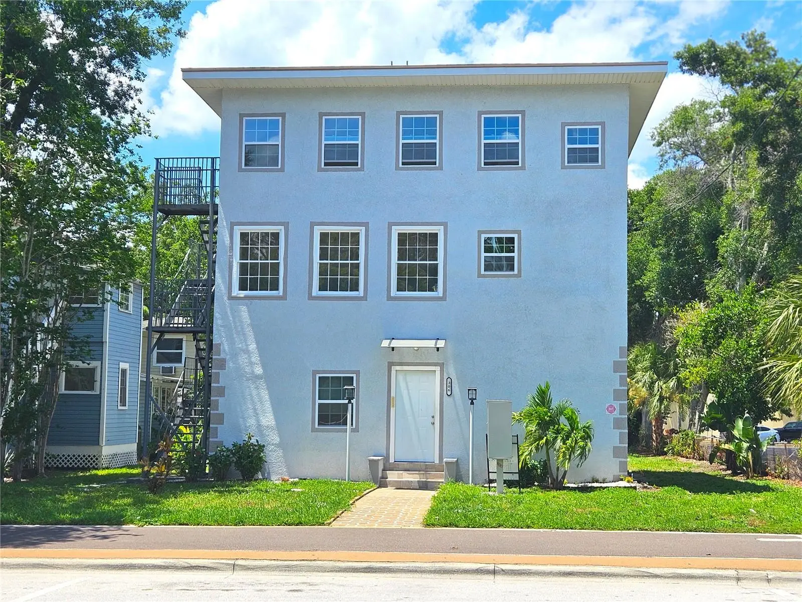 306 Turner St #1