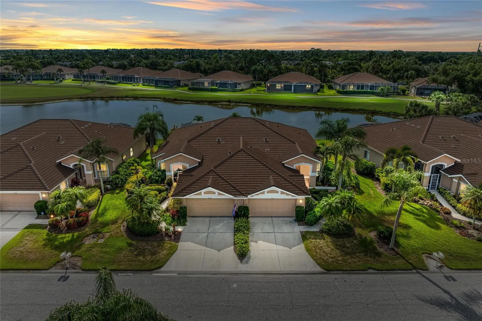 9532 Forest Hills Circle, FL