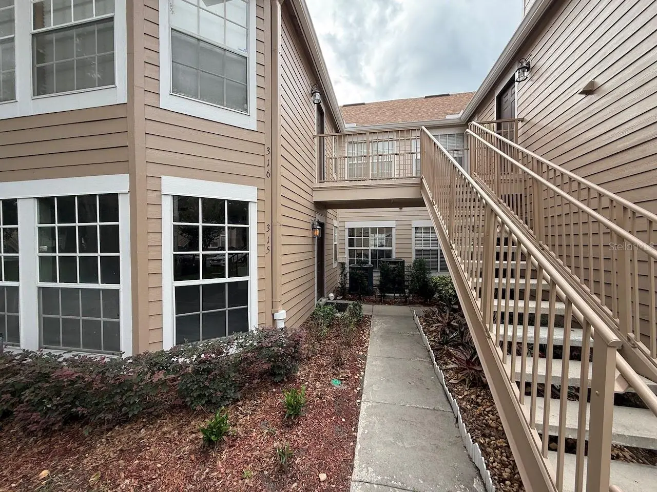 696 Youngstown Parkway, FL