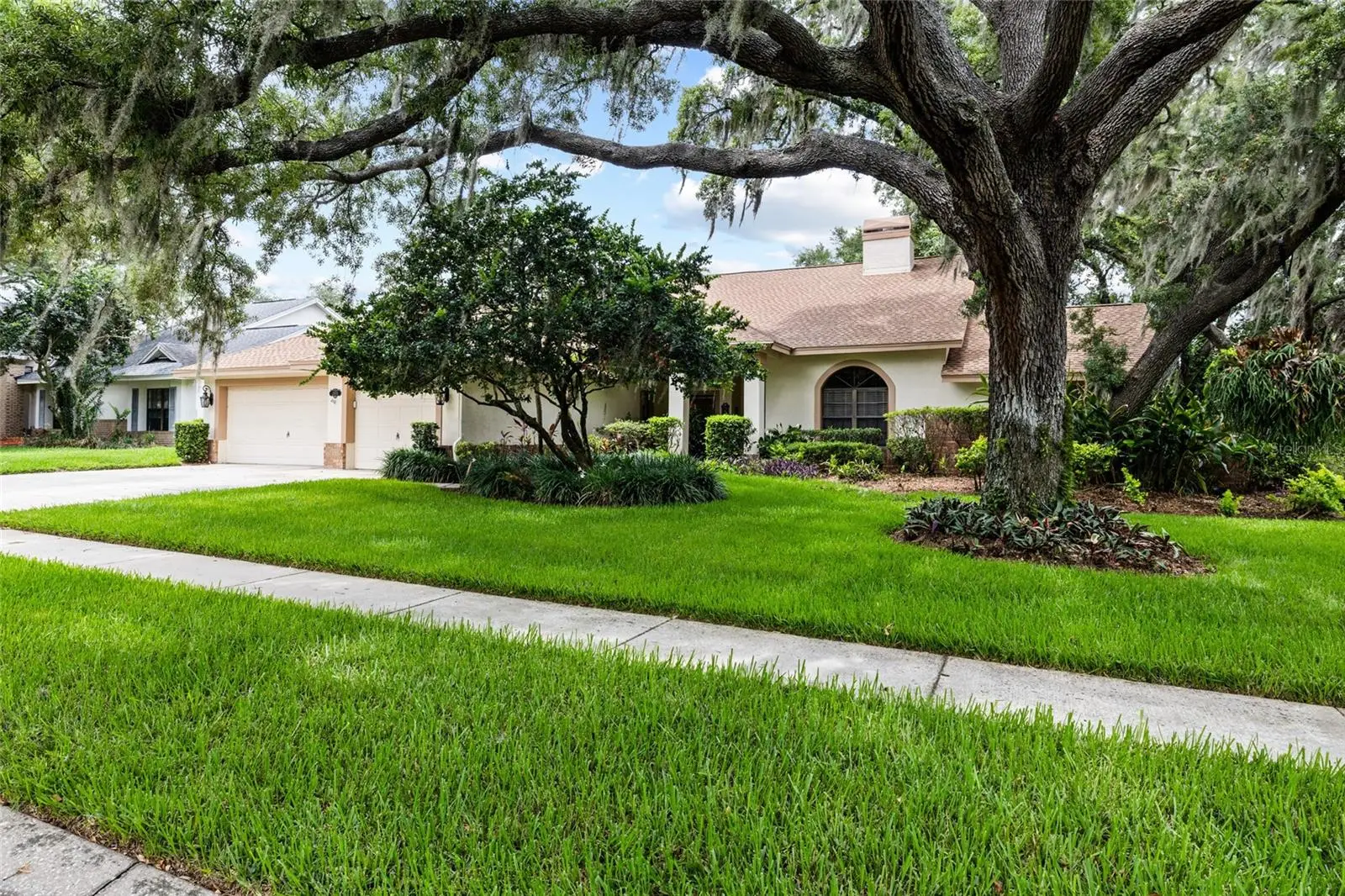 2555 Mason Oaks Drive, FL