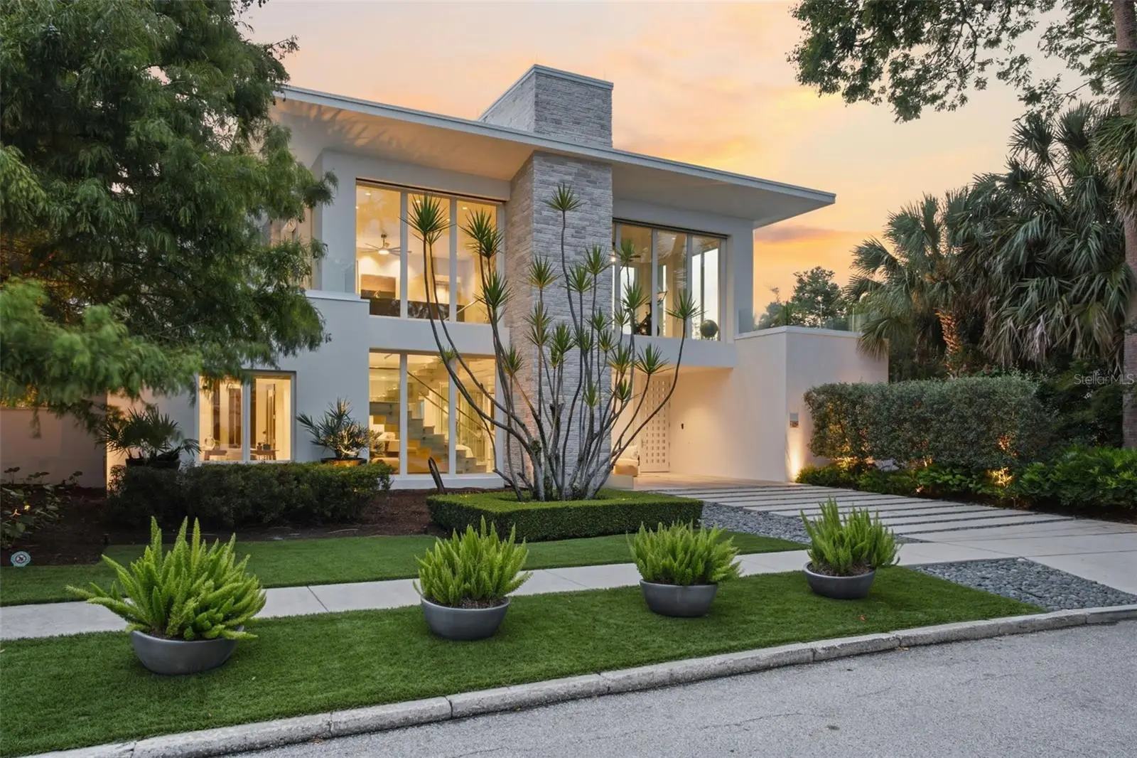 229 Alexander Place, FL