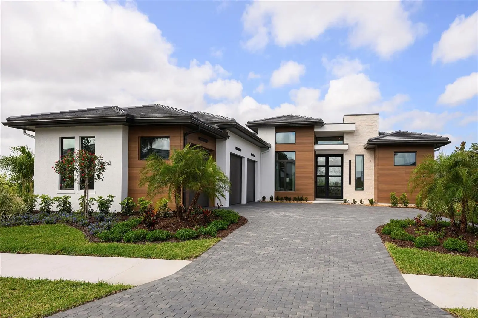 8613 Sandpoint Street, FL