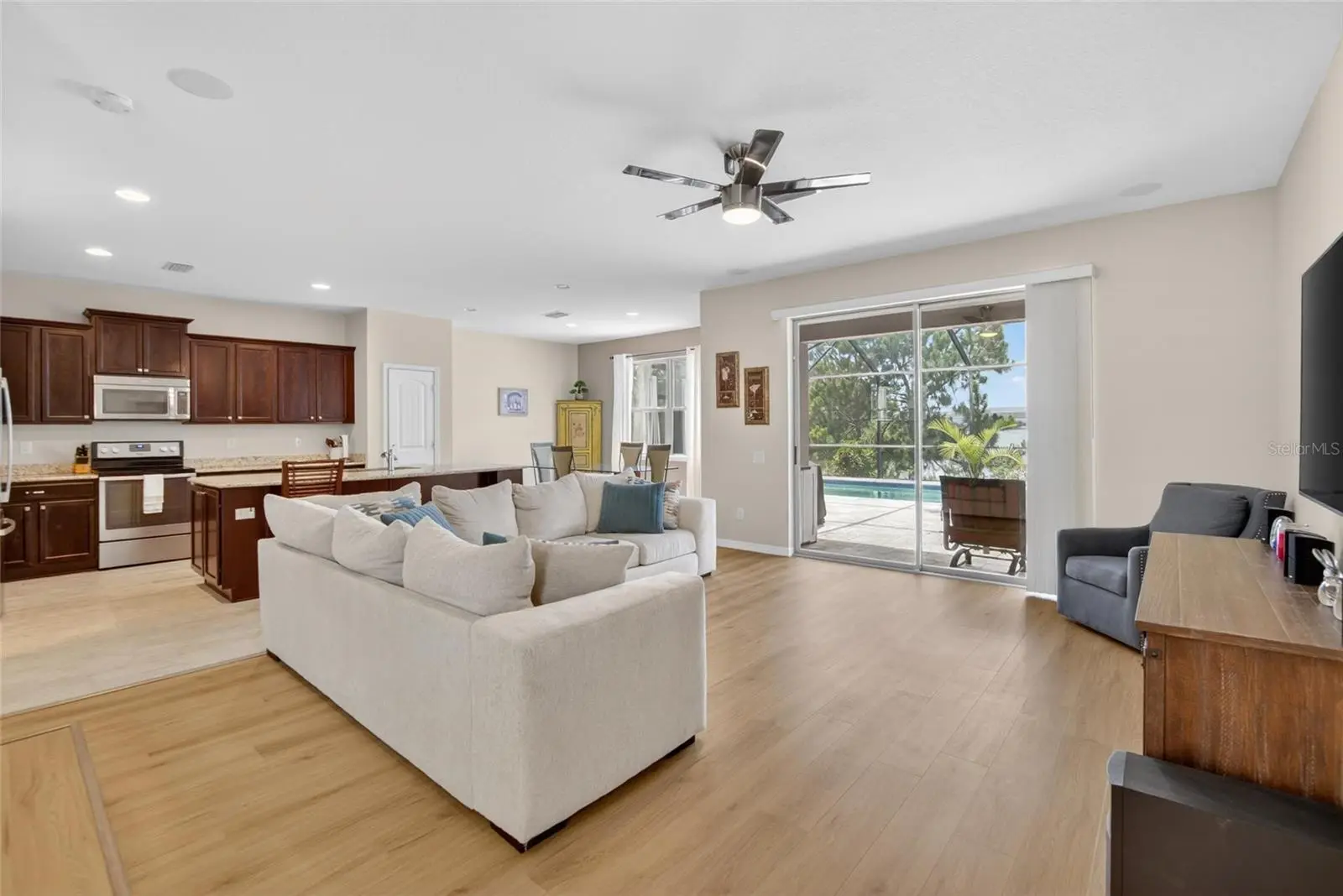 6207 Magnolia Park Blvd, FL