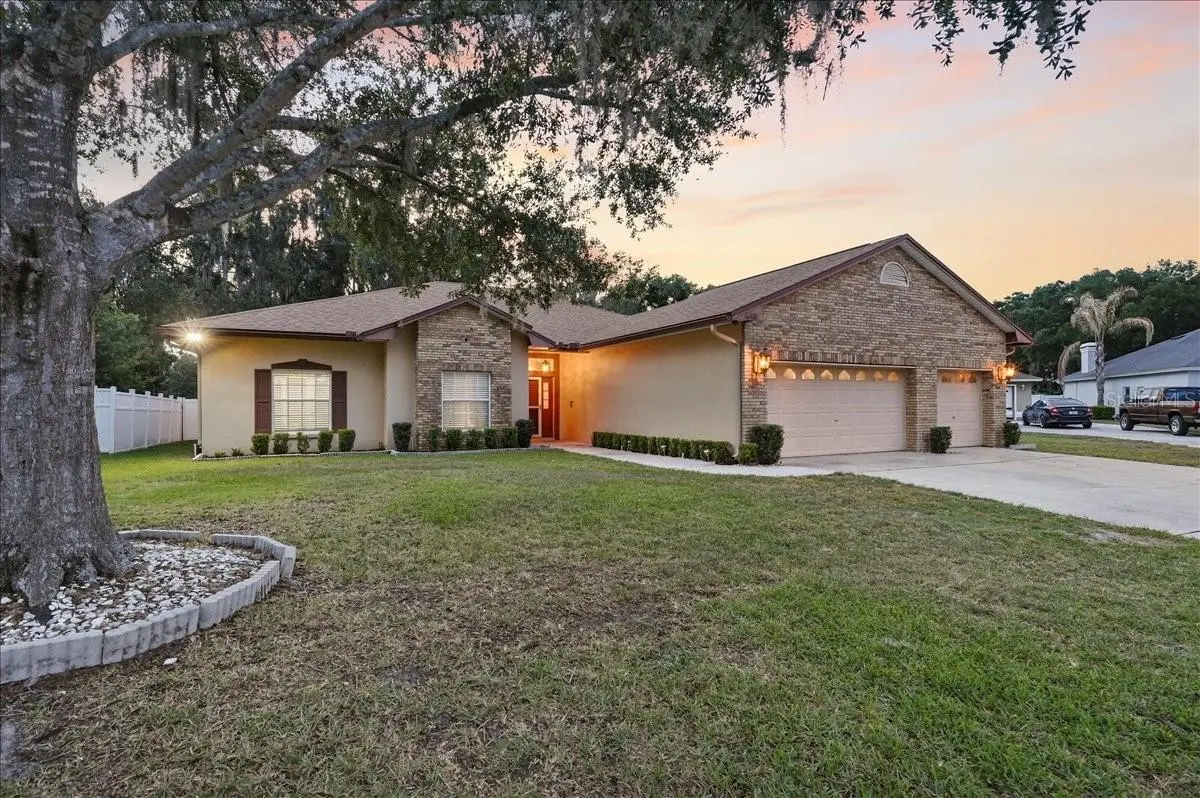 448 Lake Harris Drive, FL