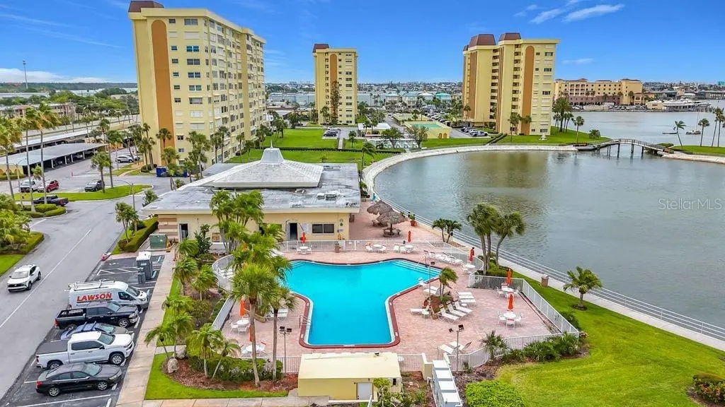 4550 Cove Circle, FL