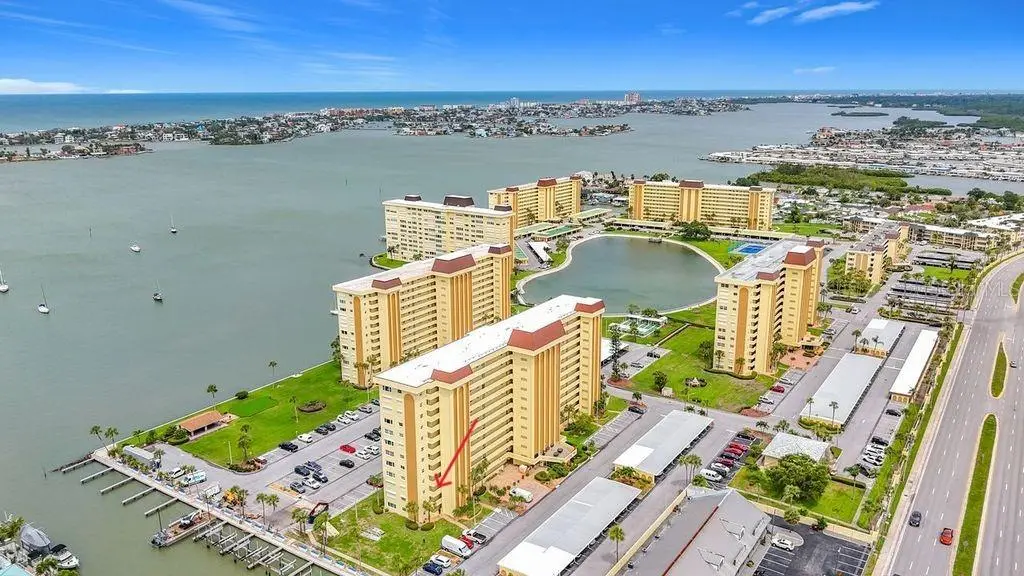 4550 Cove Circle, FL