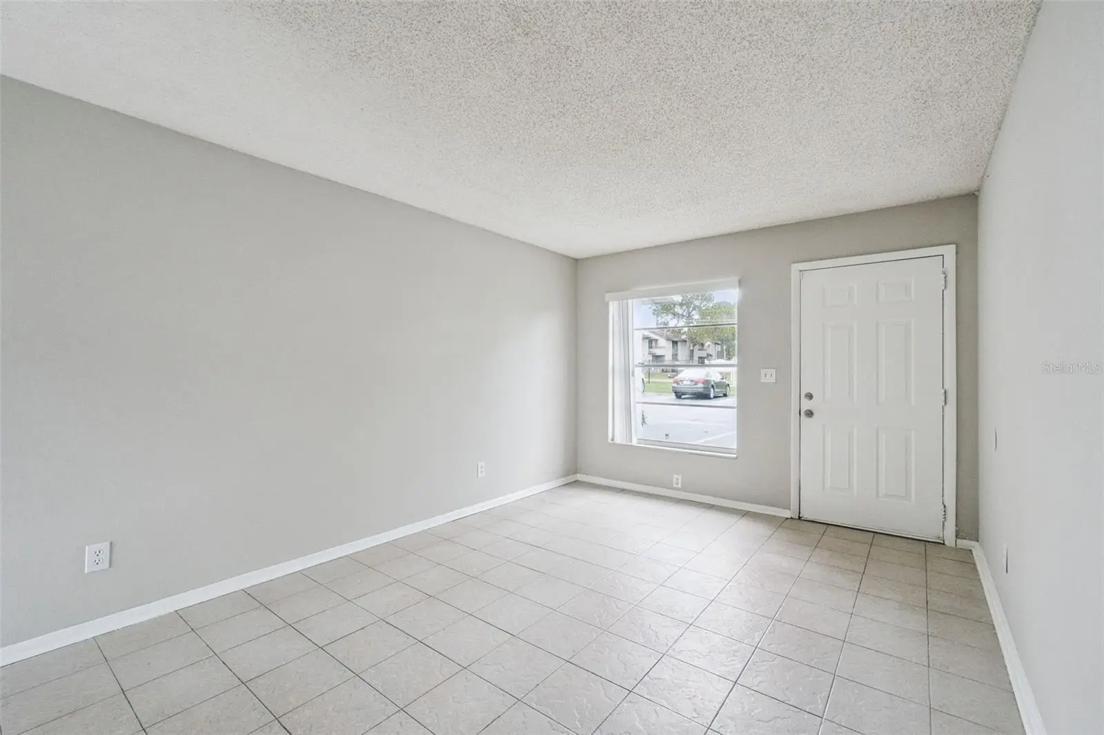 2 Lake Villa Way, FL