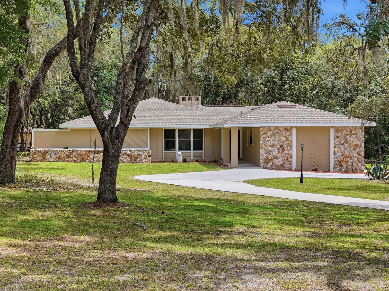 162 Massachusetts Street, FL
