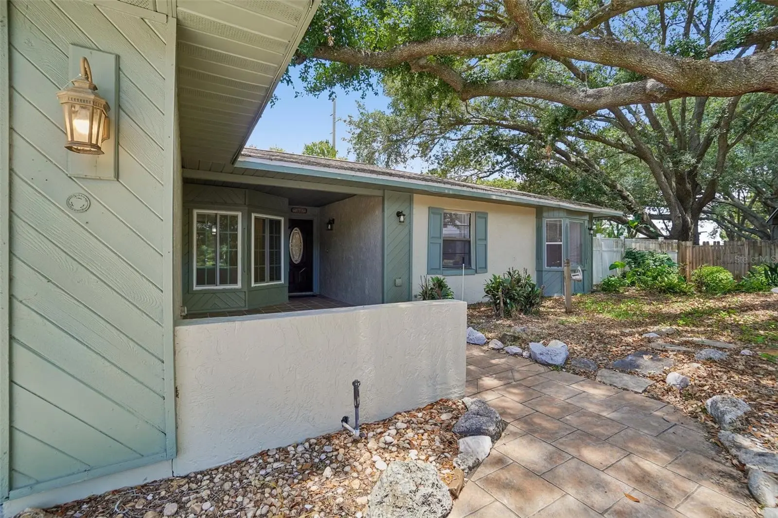 222 Lakeview Drive, FL