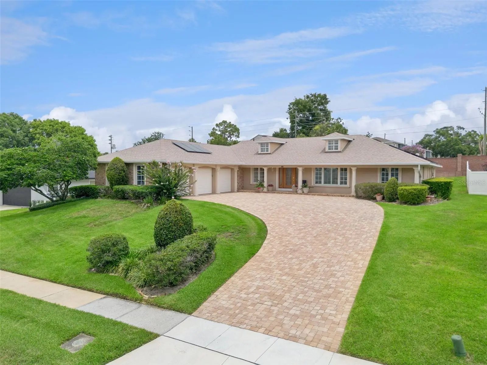 220 Rollingwood Trail, FL