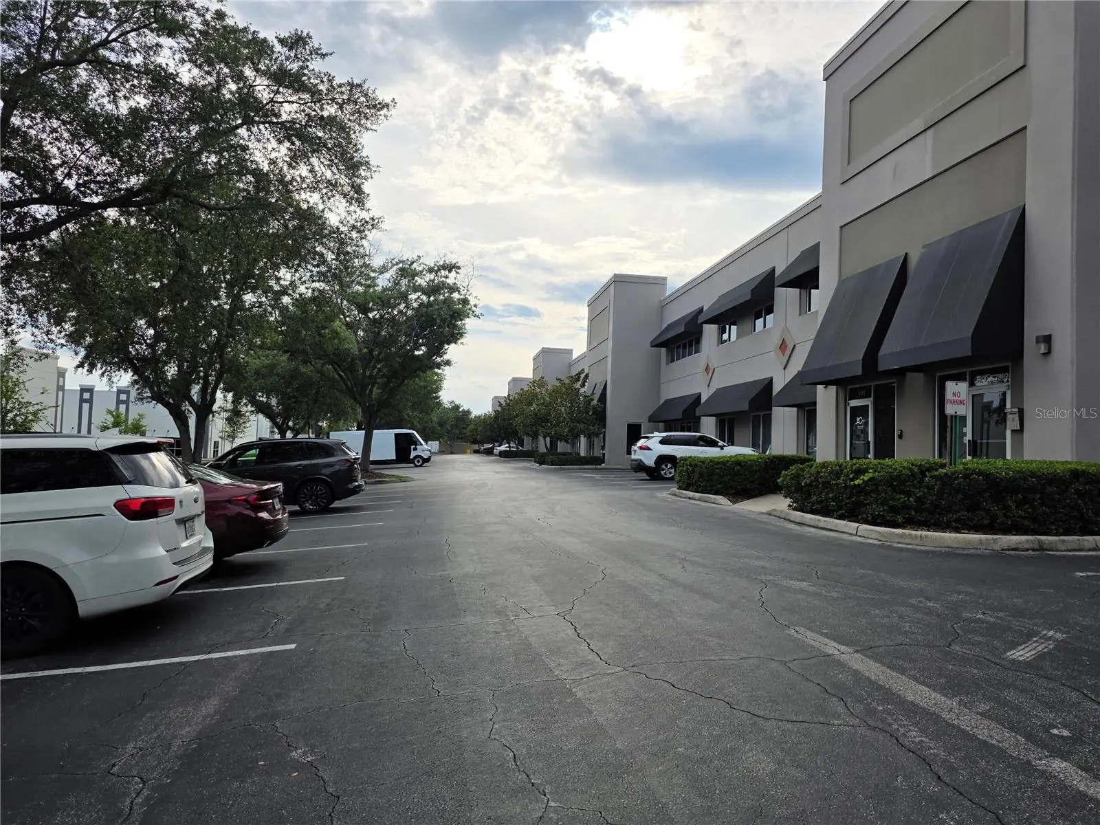 7802 Kingspointe Parkway, FL